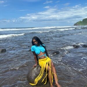 JACQUEMUS ASO
Blue Le Chouchou 'Le T-Shirt Baci' T-Shirt